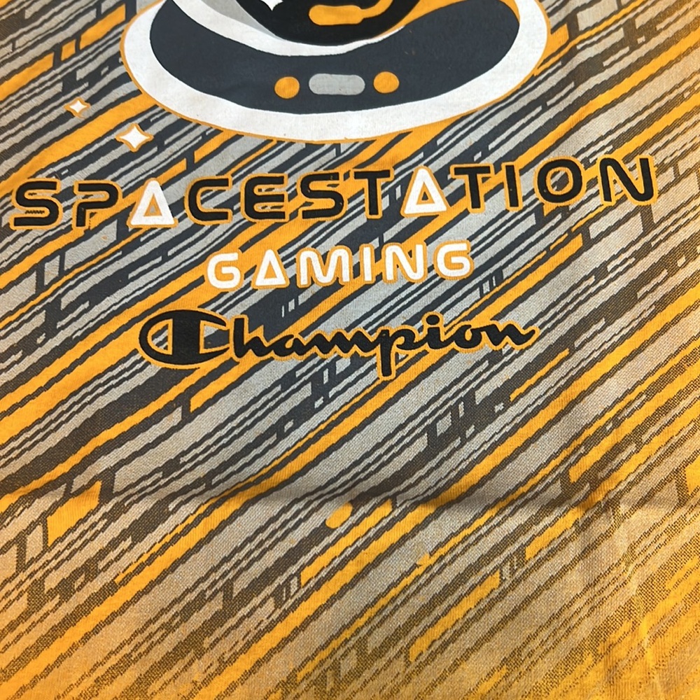 Champion Men’s Small Yellow Space station gaming t shirt - Picture 4 of 7